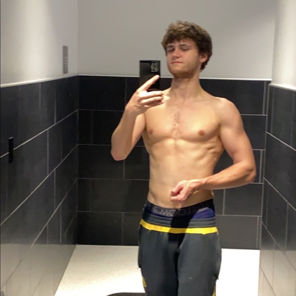 Meet your Posher, Conor - Picture 2 of 2